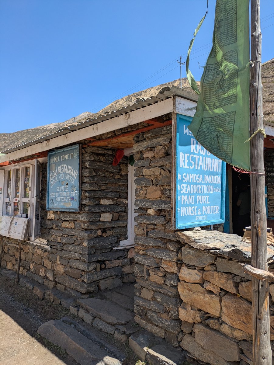Pani puri at 4000m was tempting, but I decided to skip the crowd and walk on
