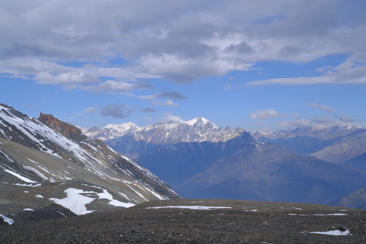 After crossing the pass, the long walk down to Mukthinath starts